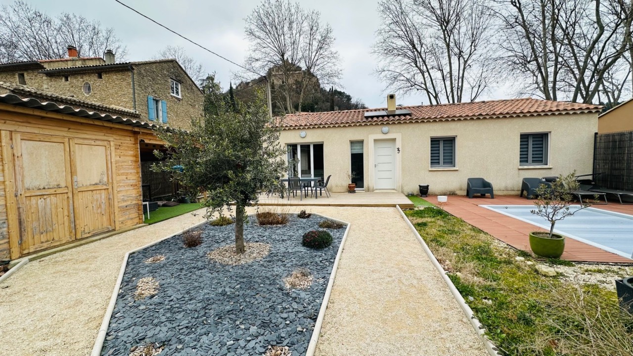 A VENDRE- ref 353  - VILLA DE 2020-  85M² - T4-3 CHAMBRES-TERRAIN 446M²-PISCINE-SECTEUR  ENTRECHAUX-339000€