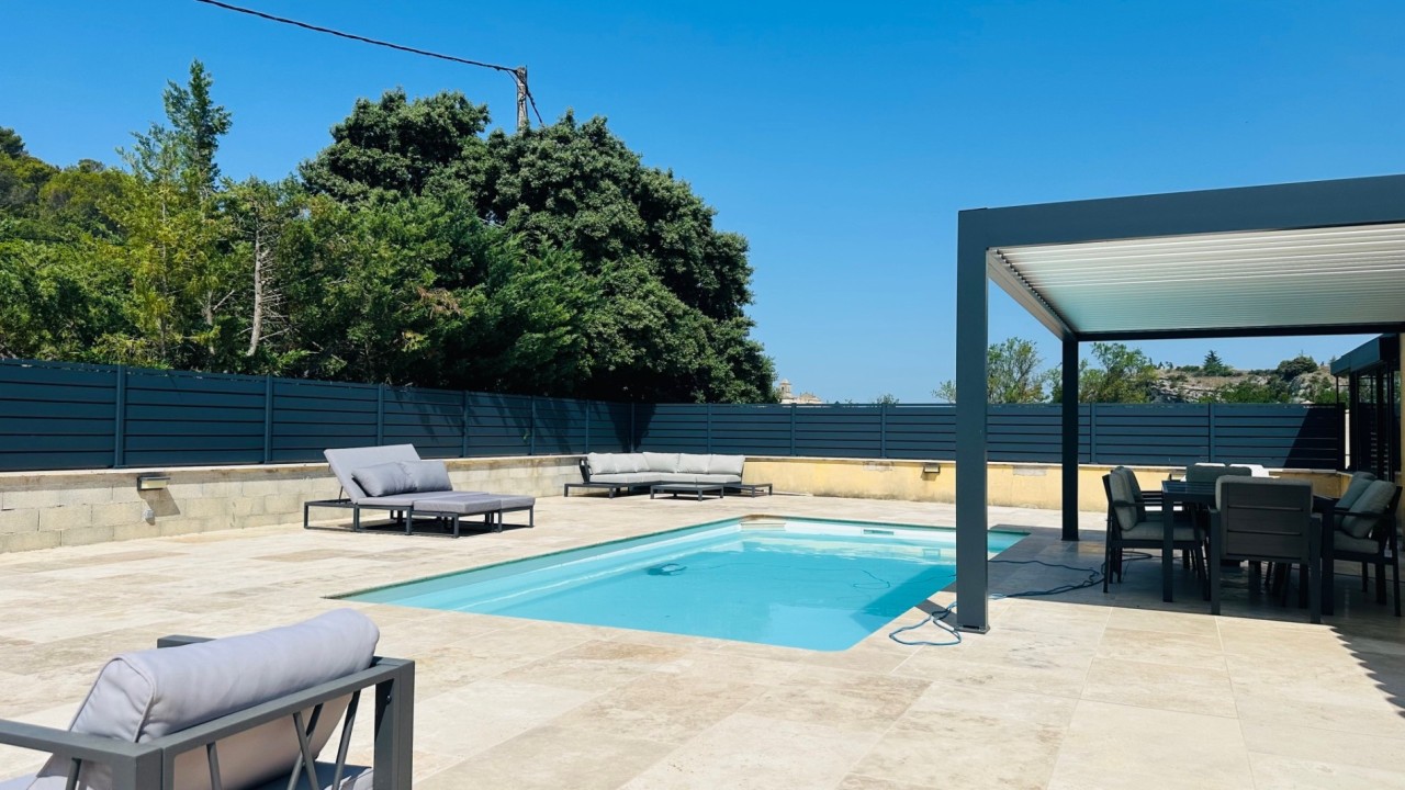 A VENDRE - REF 366 -VAUCLUSE -84110 VAISON LA ROMAINE - VILLA RENOVEE 180M²- T5 - 3/4 CHAMBRES -1100M² TERRAIN- PISCINE ET JACUZZI - 538000€