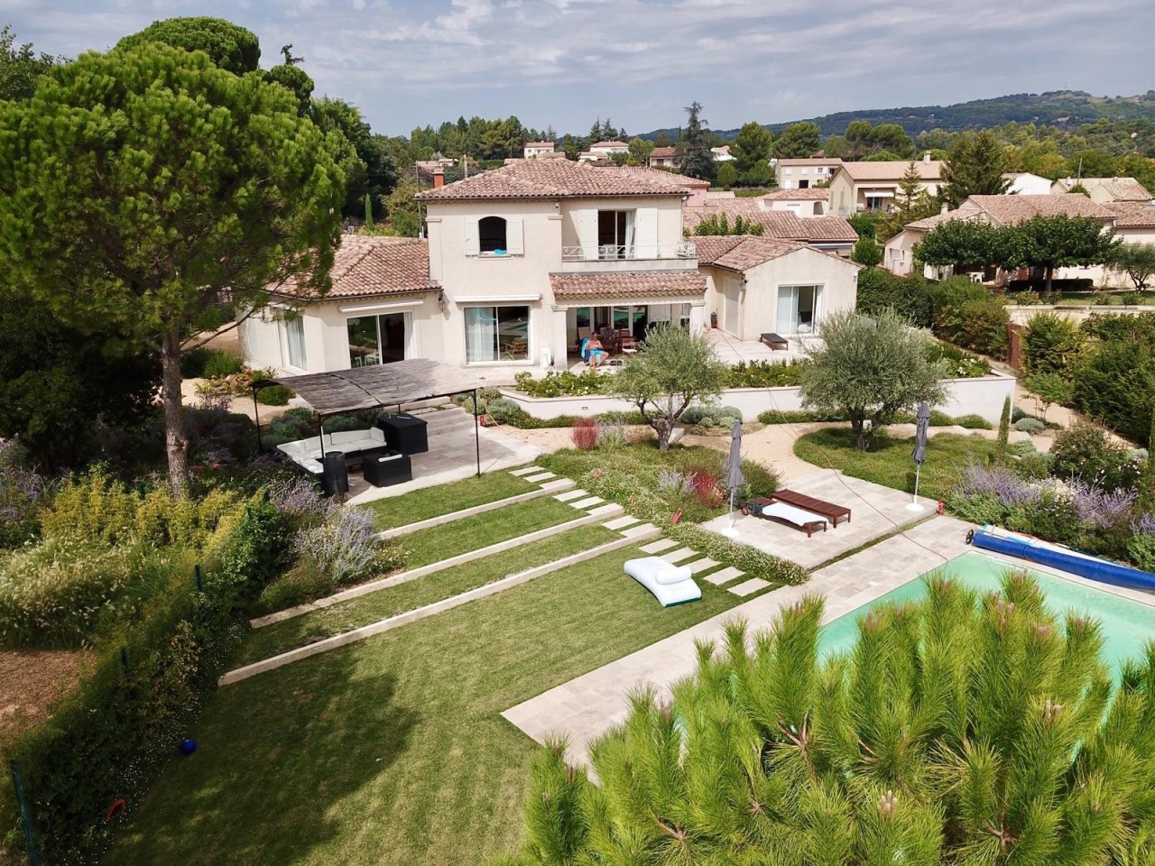 A VENDRE- EXCLUSIVITE- REF 374- VAUCLUSE- VAISON LA ROMAINE -VILLA  250M2 -  -84110 VAISON LA ROMAINE  -T10 -  5 CHAMBRES -TERRASSES - PISCINE CHAUFFEE  10 X 5 -  TERRAIN 2000M² - DOUBLE GARAGE 40M²-899000€